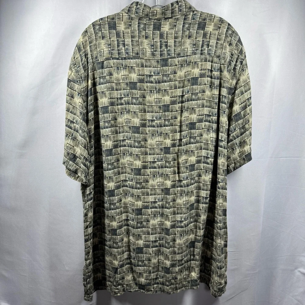 Campia Men’s‎ XL Green and Gray Pattern Rayon Button-Up Short Sleeve Shirt